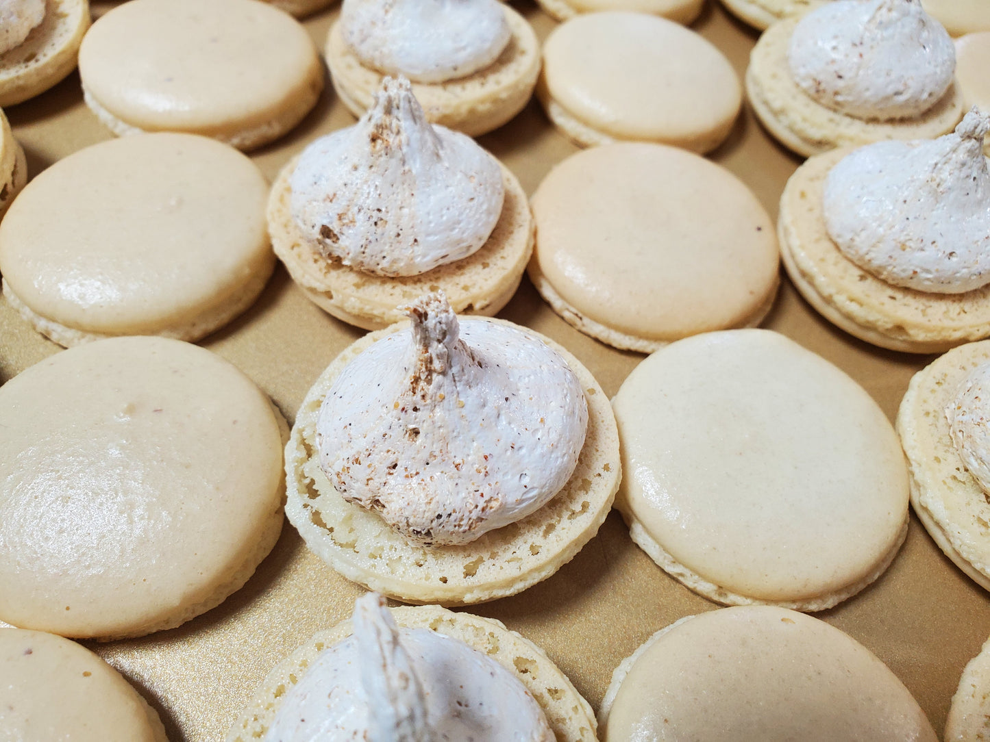 Fluffernutter Macaron (GF*)